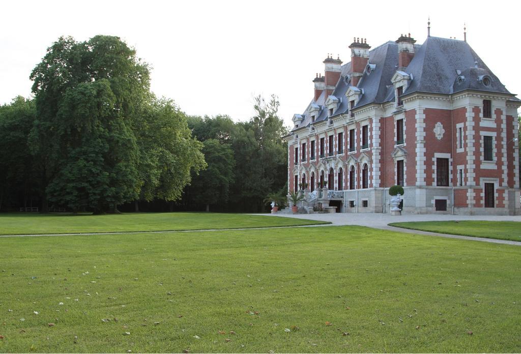 Chateau Du Breuil Bed and Breakfast Gevrolles Zewnętrze zdjęcie